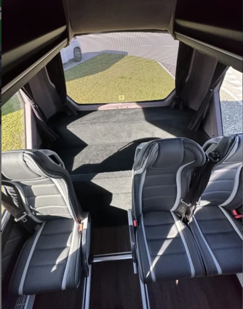 Mercedes 519 - VIP (for 17 passengers)