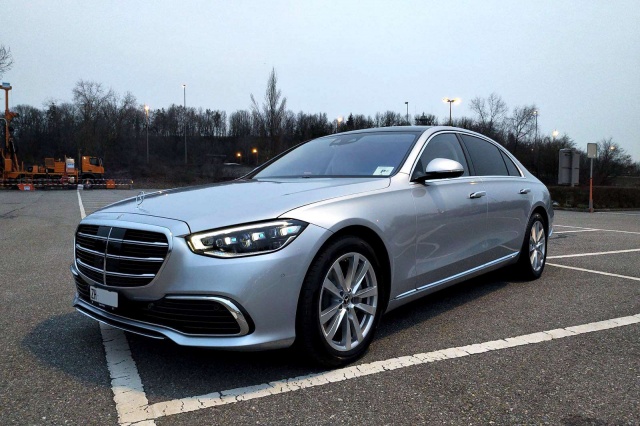 MERCEDES-AMG S-Class W223 350D Lang 4-Matic silver (for 3 passengers) — premium airport transfers