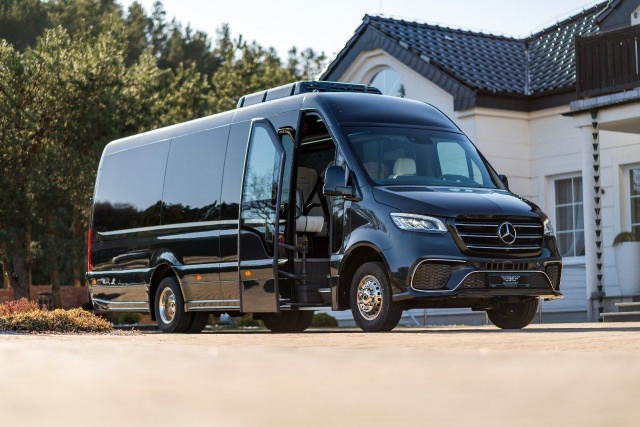 Luxury Minibus Mercedes - VIP (for 16 passengers) — premium airport transfers